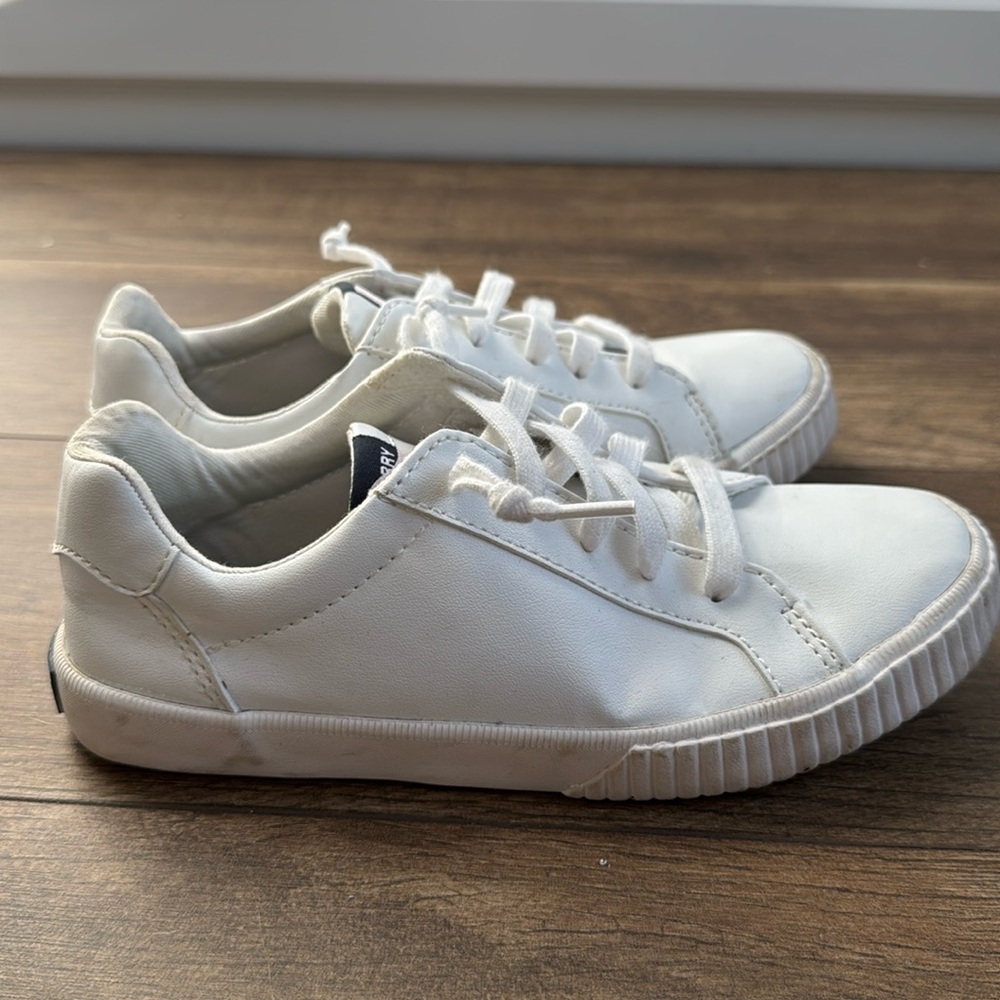 Kids Sperry White Slip On Tennis Shoe Size 1